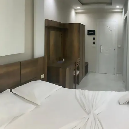 فندق Erjani 4*